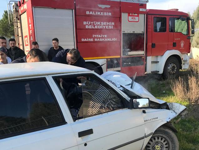 Balıkesir’de Otomobil Kamyona Çarptı: 1 Yaralı