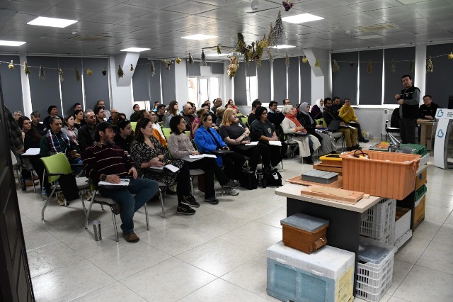 Balıkesir'de arıcılık kursuna yoğun ilgi