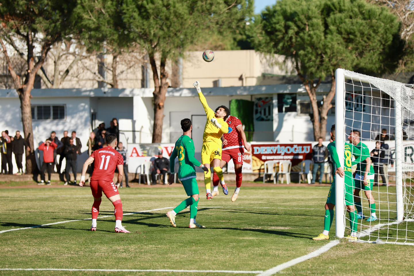 Burhaniye, 8 Eylül'e derbi galibiyetiyle geri döndü