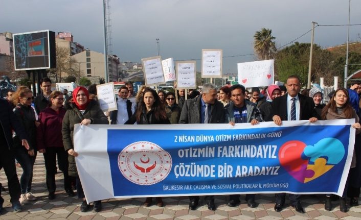 Dünya Otizm Farkındalık yürüyüşü yapıldı