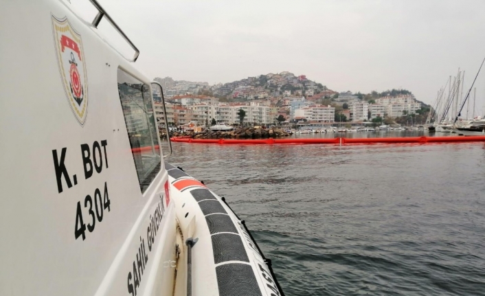 Marmara’da kirlilik alarmı...Liman trafiğe kapatıldı