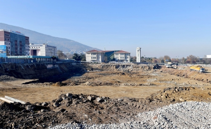 Osmangazi Meydanı’na ilk harç döküldü