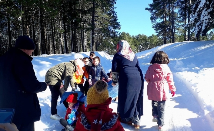 Burhaniyeli öğrenciler kar görmek için Kazdağına gitti