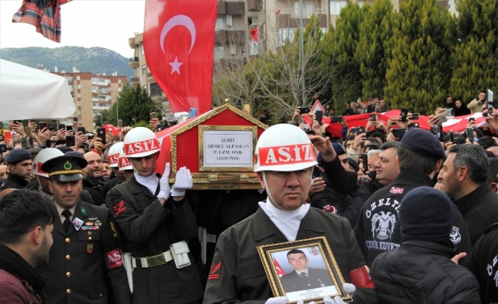 İdlib şehidi Uzman Onbaşı Ahmet Alpaslan, İzmir’de son yolculuğuna uğurlandı