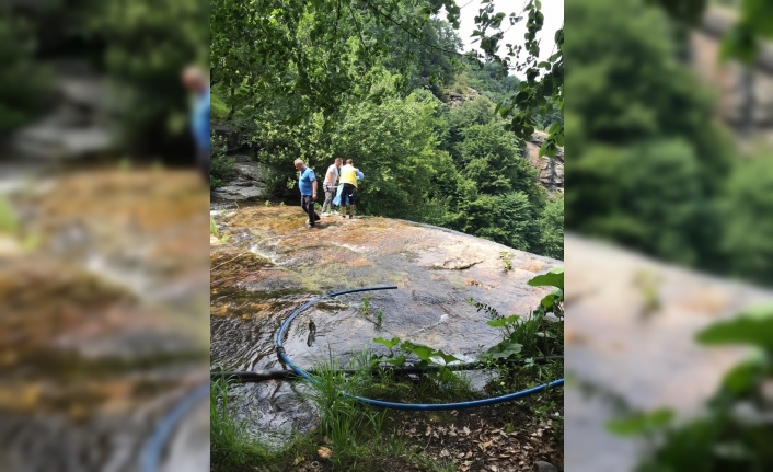 40 metre yükseklikteki şelalede selfie çekerken aşağıya düştü