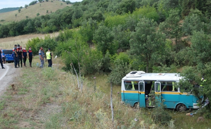 İşçi minibüsü yoldan çıktı: 13 yaralı