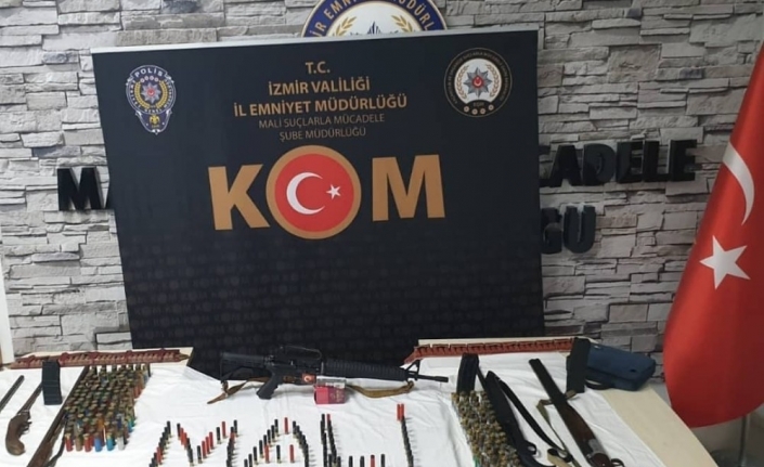 İzmir’de tefecilere operasyon: 4 gözaltı