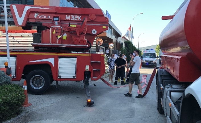 Bursa’daki tekstil fabrikası yangını kentin birçok noktasından görüldü