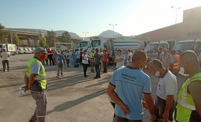 Bornova Belediyesinde temizlik işçileri iş durdurma eylemi yaptı