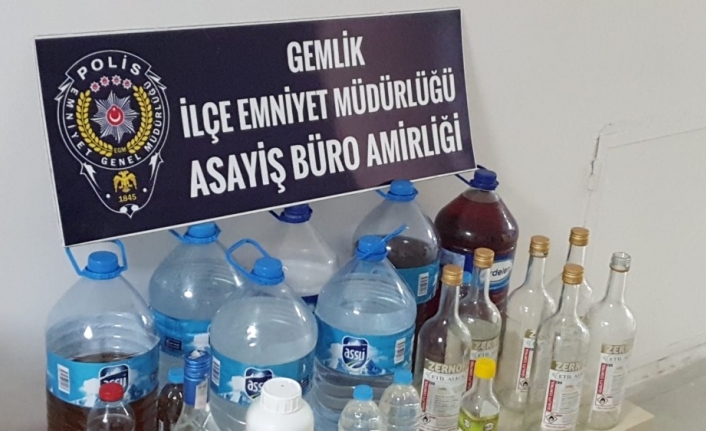 Bursa’da 160 litre kaçak içki ele geçirildi