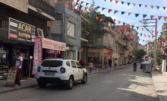 Kuzenlerin silahlı kavgasında yoldan geçen biri çocuk iki kişi vuruldu