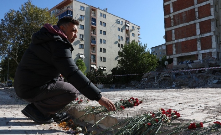 Enkazın başından ayrılmadı, 17 kişiyi tek tek o teşhis etti