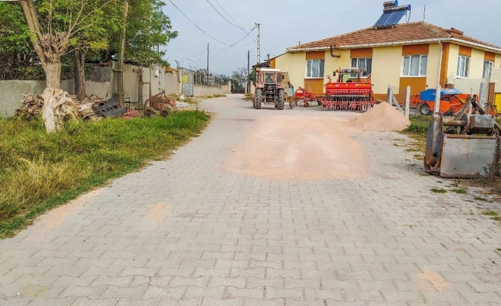 Karacabey’in sokak ve caddeleri parke taşlarıyla örülüyor