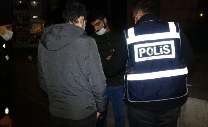 Aranma kaydı bulunan genç, polise adres sorunca gözaltına alındı