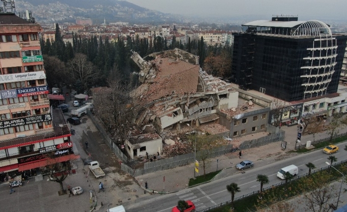 Bursa’da 6 katlı emniyet binası böyle yıkıldı