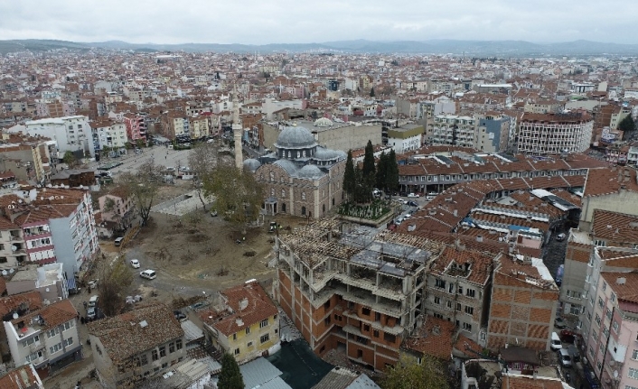 Paşa Camisi’nin siluetine gölge düşüren binalarda çalışma başladı