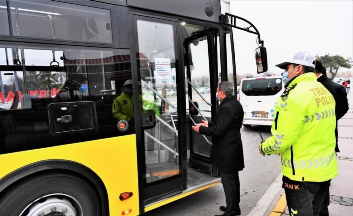 Vali Şıldak, toplu ulaşım araçlarını denetledi