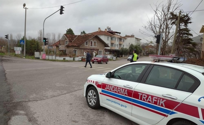 Yayalara yol vermeyen araç sürücülerine ceza yağdı