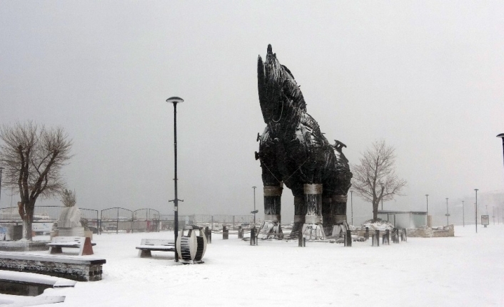 Çanakkale’de kar kalınlığı 7 santimetreye ulaştı