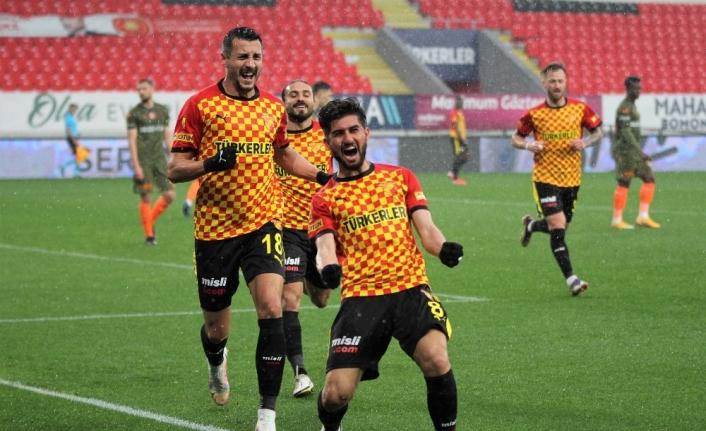 Süper Lig: Göztepe: 1 - Medipol Başakşehir: 0 (İlk Yarı)