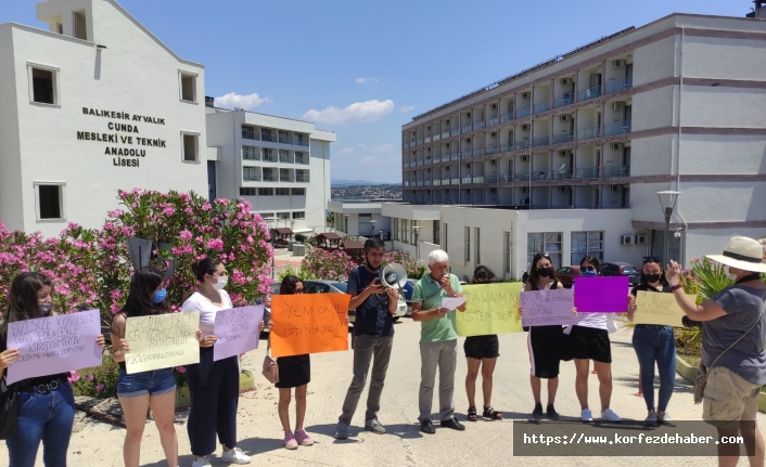 Ayvalık’ta öğretmen ve öğrencilerden yeni bir yapılanma talebi