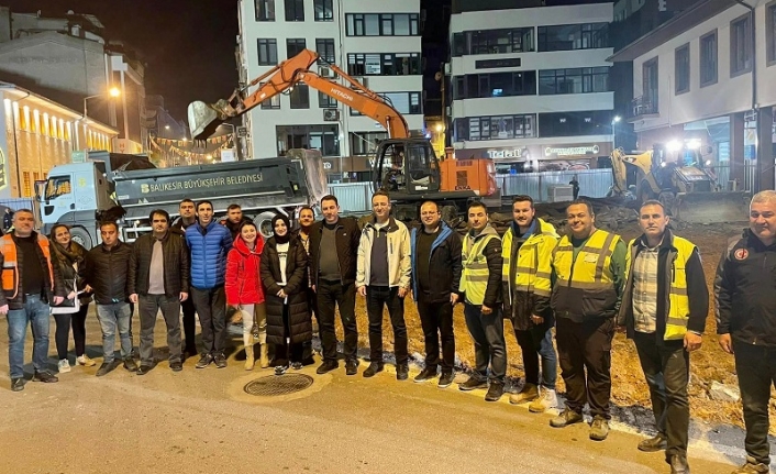 Büyükşehir gecede çalışıyor. Şadırvanda çalışmalar tam gaz 