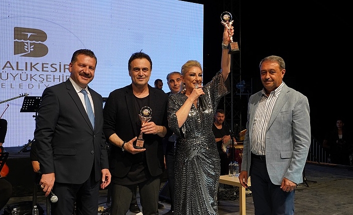 Balıkesir 4. Aromaterapi Festivali'nde Muazzez Ersoy konserine insan seli