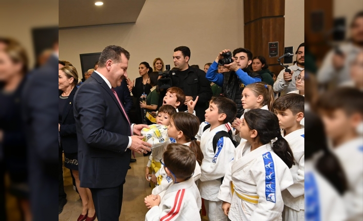 Çocukların spor malzemeleri Başkan Yılmaz’dan