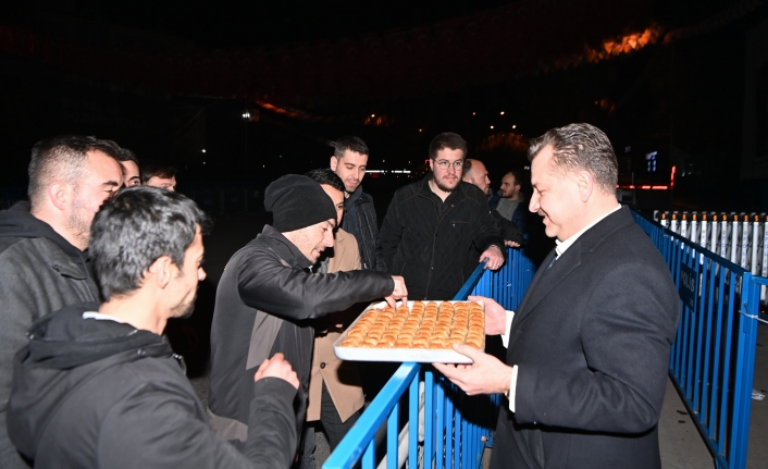 Ak Gençlere Baklava Dopingi