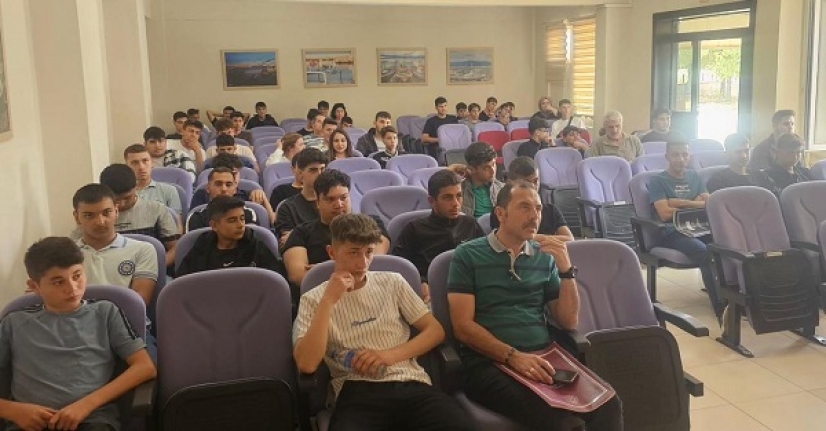 Burhaniye'de belediye bağımlılık semineri düzenledi