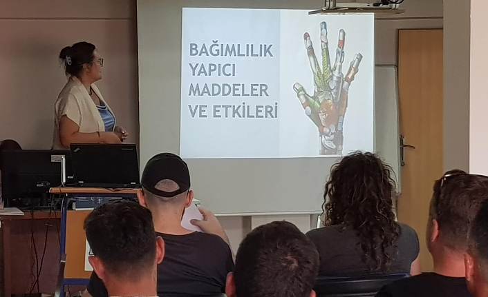 Burhaniye Belediyesi'nden bağımlılıkla mücadele semineri