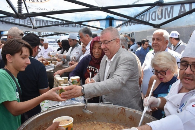 Edremit Belediyesi'nden aşure hayrı