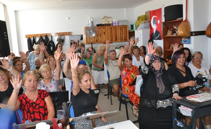 Ayvalık-Küçükköy Halk Müziği Derneği'nde Başkan Baltacı'ya güvenoyu