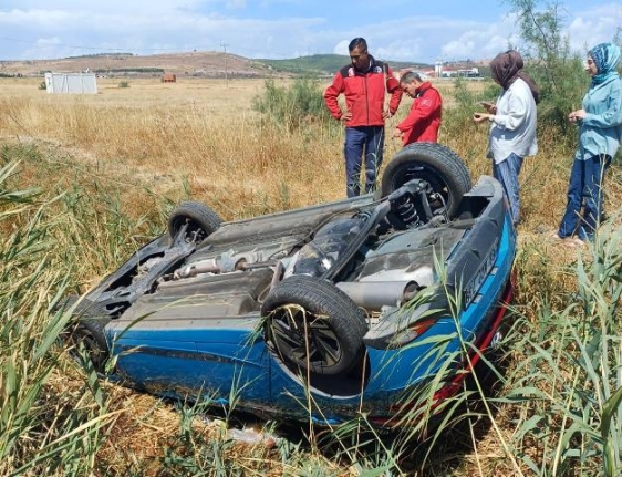 Ayvalık'ta otomobil tarlaya uçtu: 1 yaralı