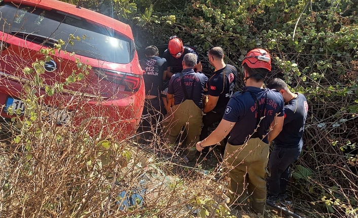 Bandırma'da otomobil şarampole uçtu: 1 yaralı