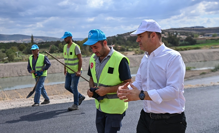 Başkan Akın, sıcak asfalt serim çalışmalarını yerinde inceledi