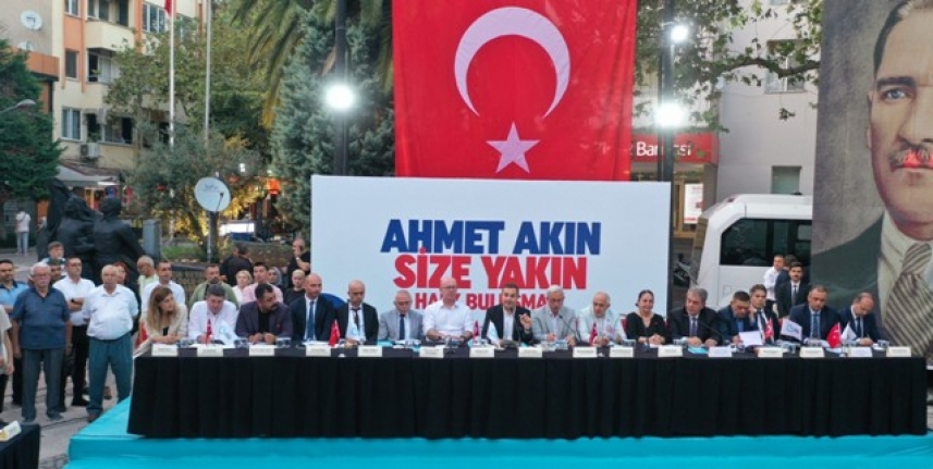 BBB Başkanı Ahmet Akın'ın  'Erdek Halk Günü' Buluşmasında Cumhuriyet Meydanı doldu taştı