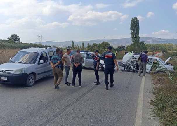 Savaştepe’deki kazada, üç otomobil çarpıştı: 3 yaralı