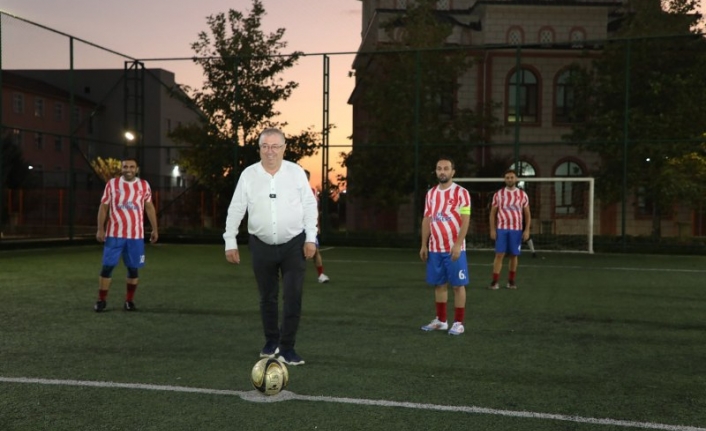 Edremit Belediyesi Cumhuriyet Kupası futbol turnuvası başladı