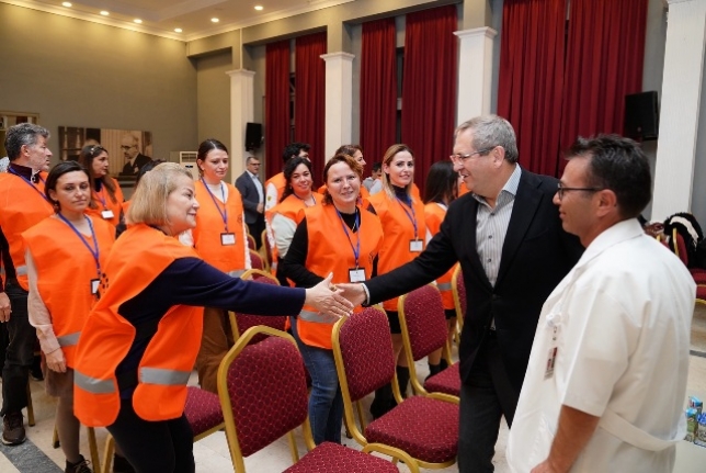 38 saatlik temel ilk yardım kursunu başarıyla tamamladılar