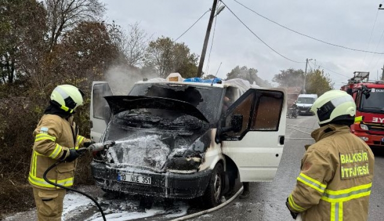 İvrindi'de kamyonet alev aldı