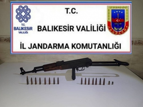 Jandarma operasyonunda kaleşnikof ele geçirildi! 31 şüpheli yakalandı