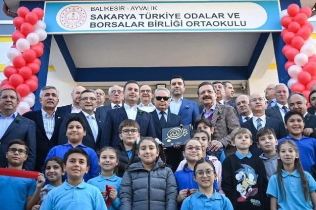 Ayvalık'ta TOBB Sakarya Ortaokulu törenle açıldı