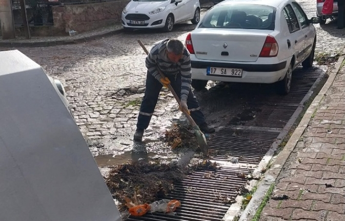 Ayvalık'ta yağmurun ardından dip bucak temizlik…