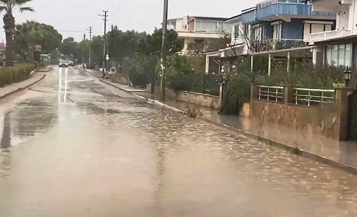 Ayvalık’ta yağış yer yer etkili oldu