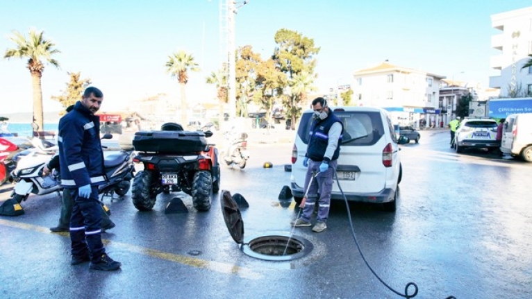 Ayvalık’ta kışlık ilaçlama çalışmaları yapıldı