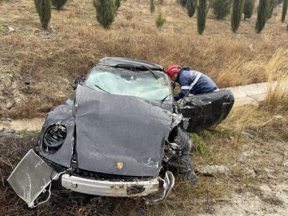 Balıkesir Altıeylül'de otomobil şarampole uçtu: 1 yaralı