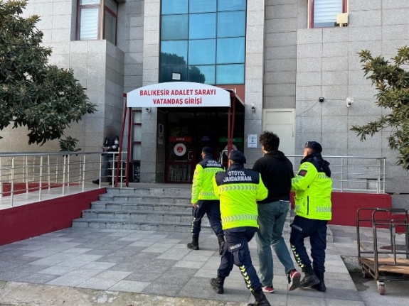 Karesi'de terör örgütü üyesi jandarmaya yakalandı