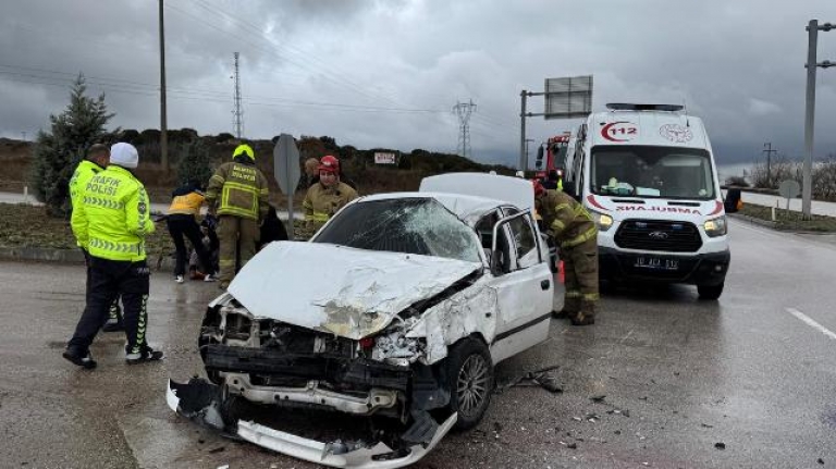 Bandırma Edincik'te maddi hasarlı kaza..