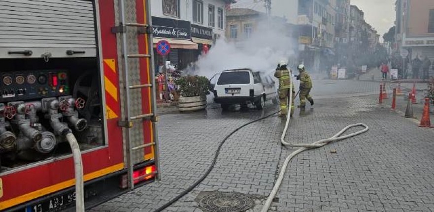 Burhaniye’de Kartal marka otomobil alev alev yandı